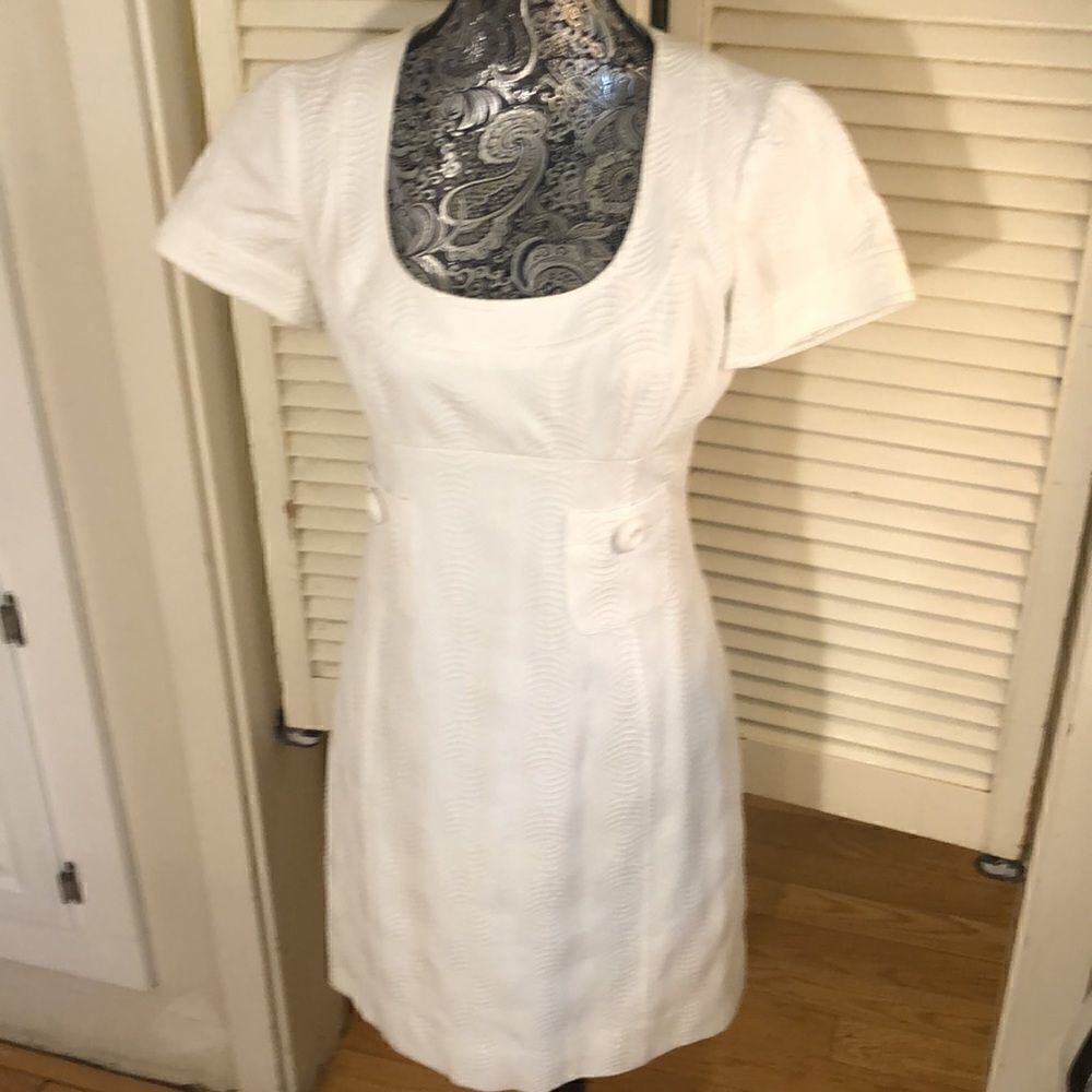 Trina Turk White short sleeve, mini length dress 👗 with pockets